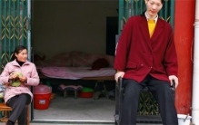 世界上身高最高的女人 来到2m33（最高女人）