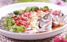 中国人年夜饭必吃的八道菜，鱼肉、鸡肉和火锅居前三位