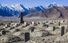 解放军昆仑山迁陵遇到奇事负责人含泪请示首长还是别迁烈士了