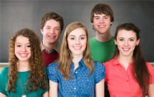 为什么有的人看起来显老 有的人却是娃娃脸显得年轻