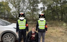 窃贼和民警玩躲猫猫结果民警赢了被抓,民警和窃贼赛跑