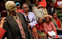 世界最恐怖十大葬礼 3年一周期挖出尸体街上游行