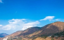 成昆铁路桥墩故事,成昆铁路每公里多少人牺牲