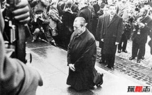 德国总统惊世一跪所为何事 德国两位下跪的总统分别是谁