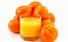 橘子汁弄到衣服上怎么才能洗掉,橘子汁怎么清洗衣服