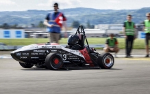 瑞士学生打破电动车加速世界纪录，0.9秒飙到100公里 / 时