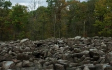 神秘的石头能自己发出声音，专家研究后感到费解，究竟怎么回事？