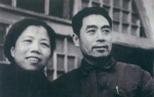 76年周恩来逝世追悼会上朱德提醒江青请你脱下帽子这是礼节