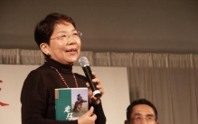 二号地铁遇见美丽的姑娘让我想起席慕容的楼兰新娘