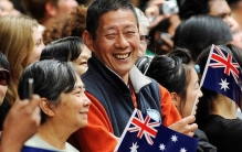 华裔是什么意思?华侨在侨居国生下的子女(华夏后裔)