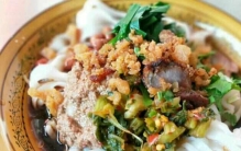 到云南必吃的5种美食小吃：红烧鸡枞上榜，凉卷粉排榜首