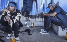 QuandoRondo加油遇枪击现场一人死亡遗体从车上拉出崩溃