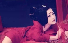 古代青楼女子缠根红绳什么意思?最后的遮羞布