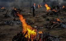 印度墓葬文化,火葬柴堆照片