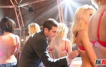 最奇葩的吉尼斯世界纪录大全 奇人耳洞可提14.9千克重物