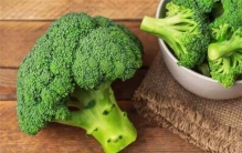 世界上最大的青花菜 重量达26.7千克直径30厘米