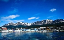 阿根廷有多开放？男女老少露天“新年浴”，中国游客：无法接受