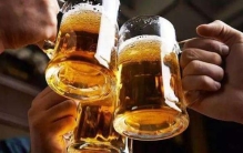 与啤酒有关的吉尼斯世界纪录:28分钟开两千瓶啤酒