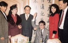 香港四大才子，金庸/倪匡/黄沾/蔡澜(金庸是武侠小说鼻祖)