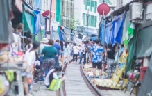 世界最危险的菜市场:开在火车轨道上(成了网红旅游地)