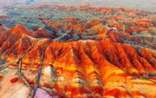 丹霞地貌为什么不能踩？一脚踩下去留下的是60年不灭的伤痕