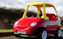 世界上最大的扭扭车:耗费一千小时自制(速度堪比真车)