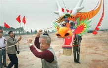 世界最长的风筝 长达2290米的中国巨龙（山东潍坊）