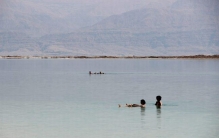 死海淹死人过人吗?死海真的百分百安全吗