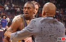 奥本山宫殿打架事件,球员与球迷发生高强度冲突