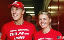 舒马赫苏醒了是真的吗?谣言，仍在治疗(近况揭秘)