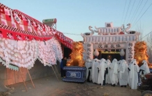 人死后为什么要开追悼会,人死为什么还要开棺