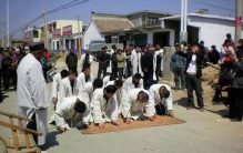 传统文化的式微逐渐远去的丧葬习俗