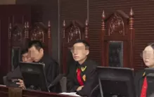 “我是救人啊，落得这下场！”赔了50万，还要判1年和开除