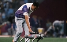 世界首次使用！亚运赛场上，机器狗狂奔捡铁饼