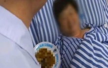 女子不吃早餐得胆结石,平均一天吃4个鸡蛋胆囊长满结石