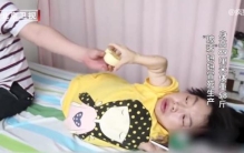 身高89厘米体重58斤玻璃妈妈冒死生下女儿纪录片