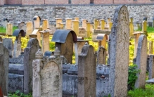 大雨淋新坟征兆,雨淋坟是什么意思