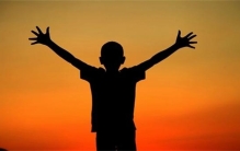 老师3分钟接力救呼吸困难小学生 成功获救