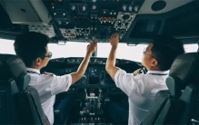 14年，20岁北京男孩李亚诺，为增高7.4厘米花16万断骨，后来怎样