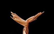 人类最早使用的金属：铜(用于治疗伤口减轻头痛)