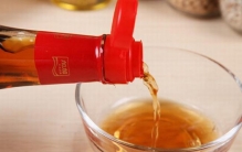 料酒是什么?以糯米为原料酿制的调味酒(去腥增香)