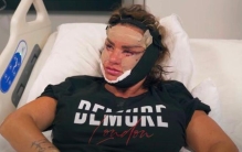 隆胸整容多次的女人,国外女明星隆胸前后对比