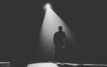 什么是聚光灯效应，一种丑人多作怪的心理作用（问题无限放大）