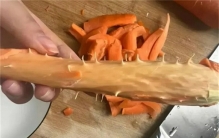 大跌眼镜！女子买了个胡萝卜，里面竟长出一块木头，还带刺