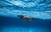 溺水的人男的是趴着,女的是仰着「为什么溺水死亡的人女的仰天面朝上男的扑地面朝下」