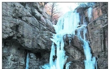 一飞户外故事第一章第十七回鲁山顶悬天湖冬日里挂冰瀑