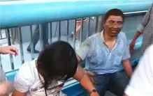 六旬老人报复社会，用汽油点燃公交车，47死34伤：已经没有活头了