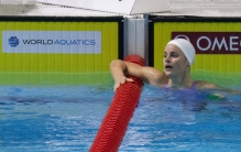 （体育）游泳——世界杯布达佩斯站：麦基翁打破女子100米仰泳世界纪录