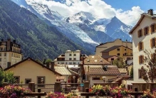 世界上最美的小镇:霞慕尼小镇上榜，悬崖上马纳罗拉小镇