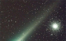 直径60公里，太阳系内的大型彗星正在分裂，播撒生命的种子